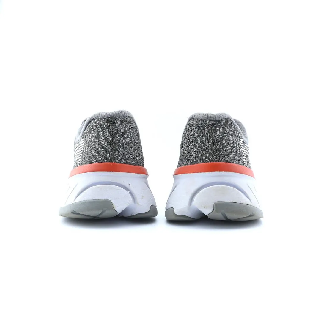 HOKA ONE ONE  CAVU