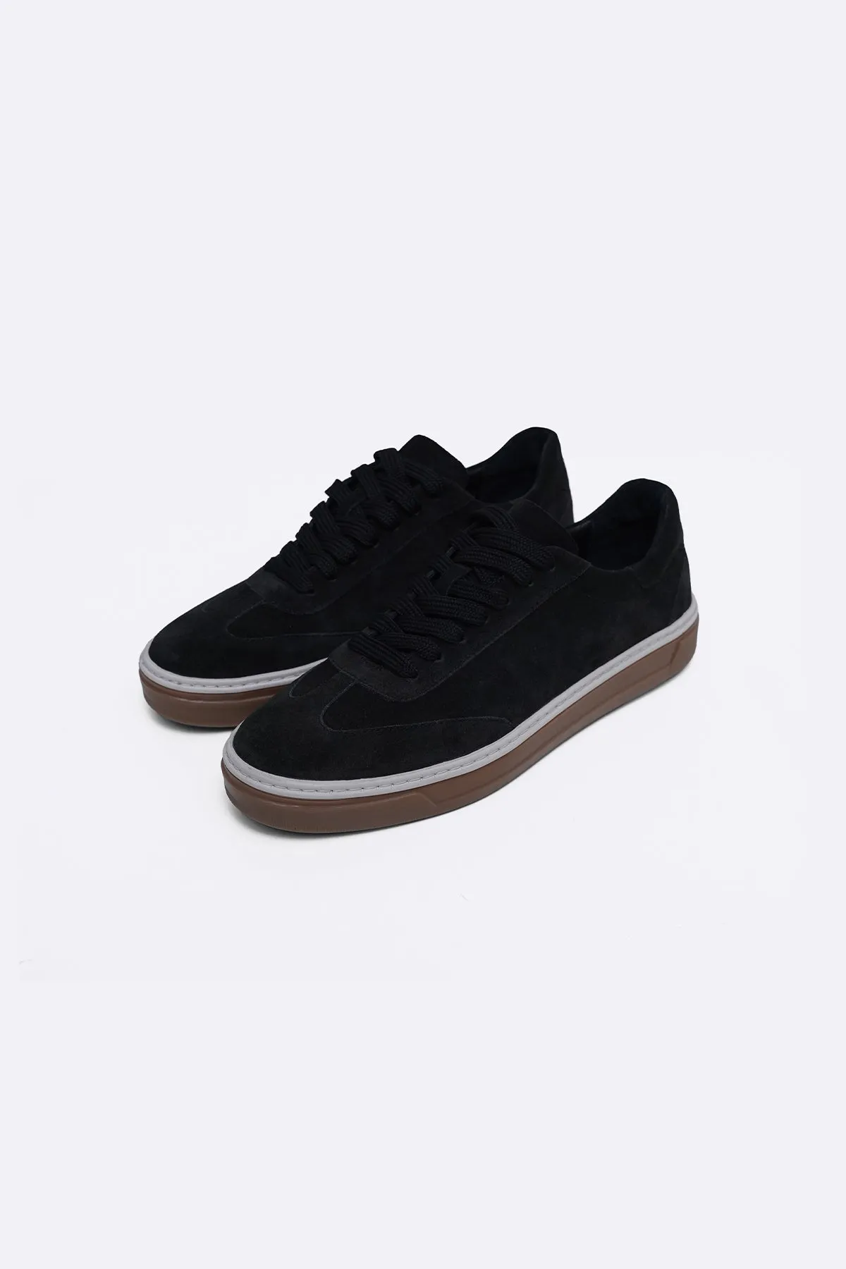 LACE-UP LEATHER SNEAKER