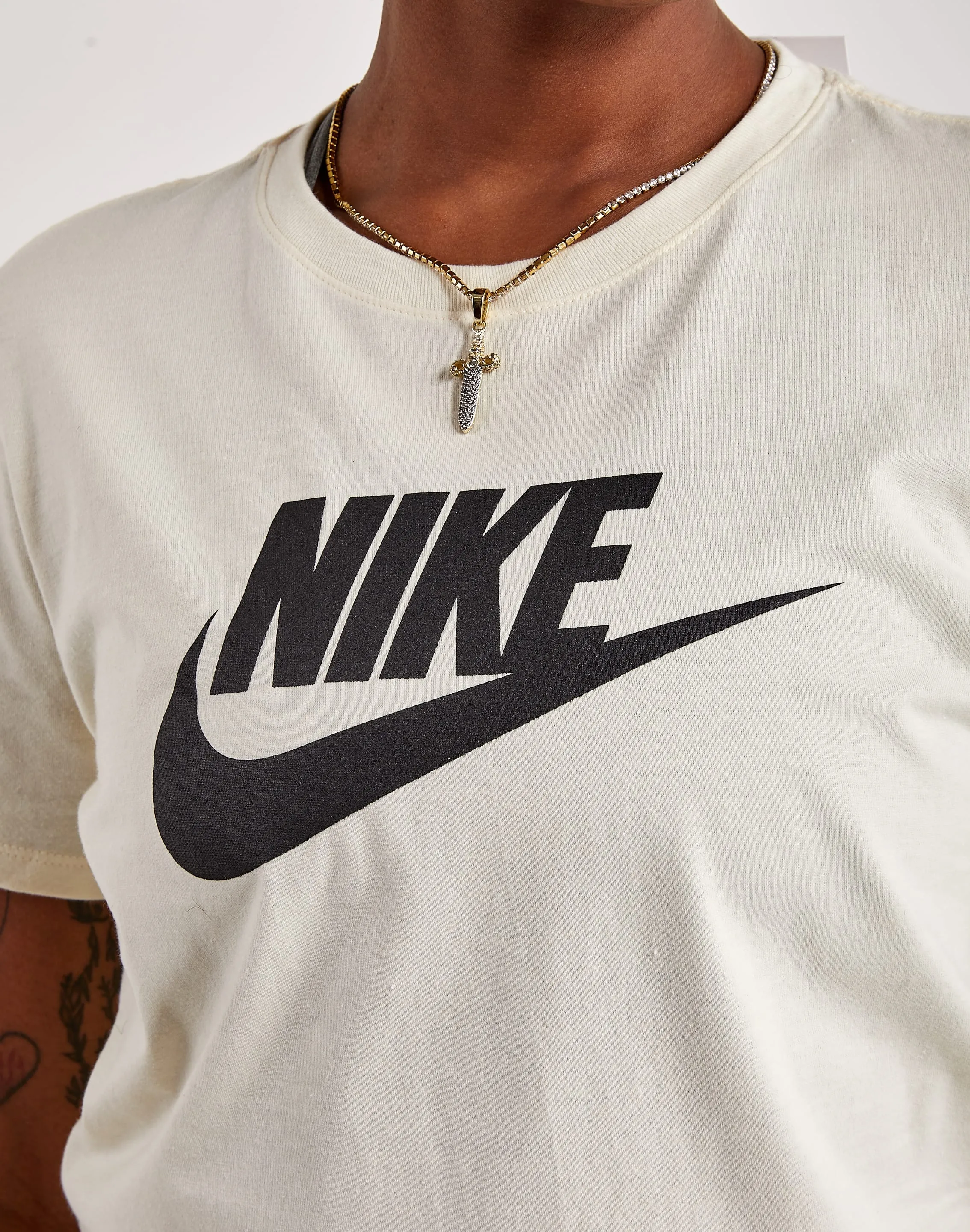 Nike Essential Icon Futura Tee