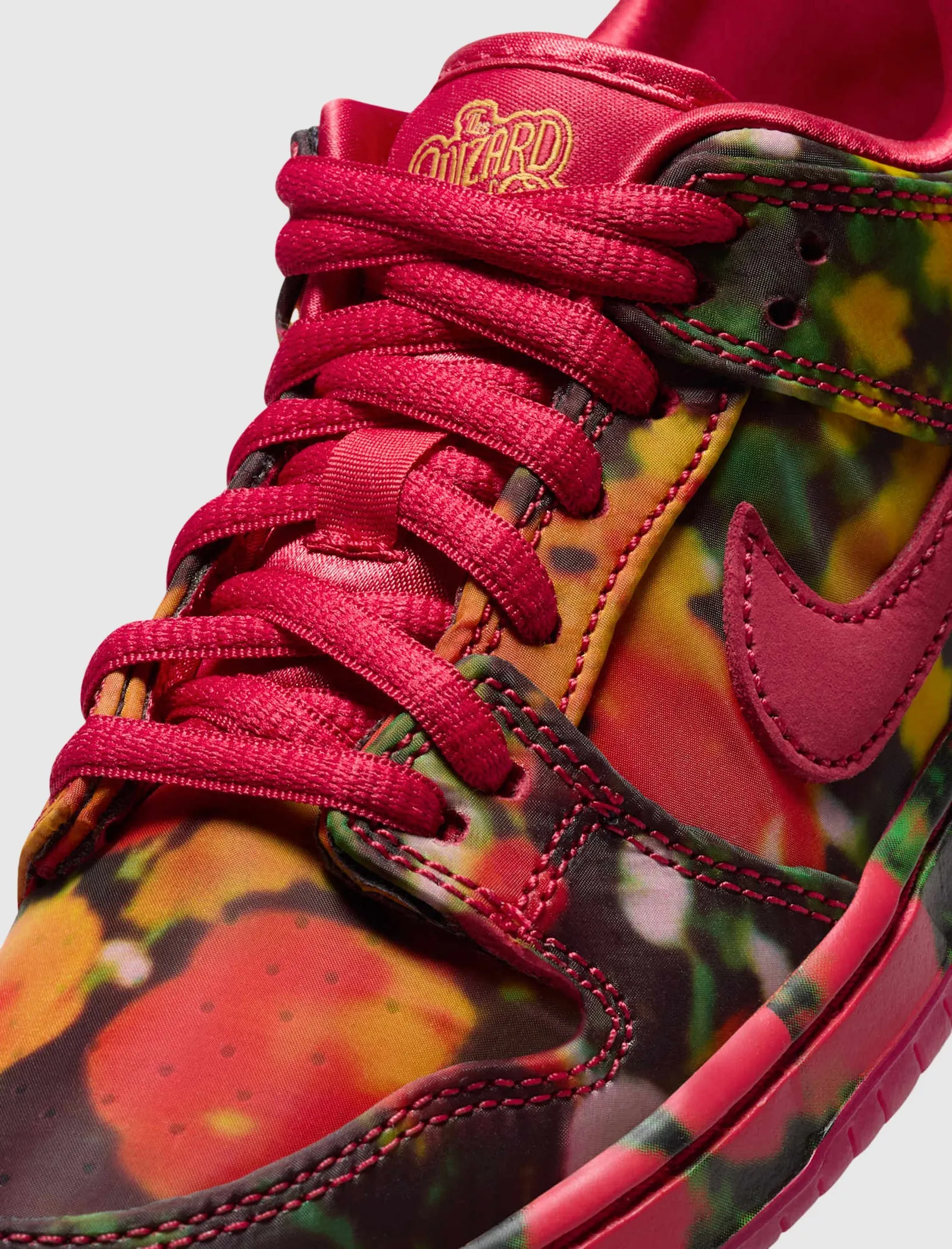 WIZARD OF OZ X SB DUNK LOW PRO "VARSITY RED/UNIVERSITY GOLD"