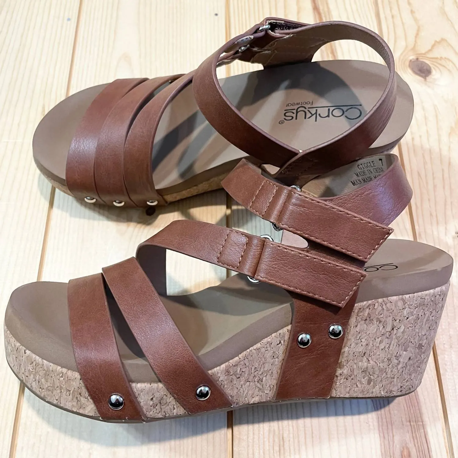 Women Giggle Wedge Sandal In Bourban